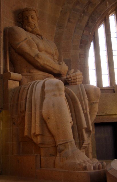 statue-opferfreude-volkerschlachtdenkmal statue-opferfreude-volkerschlachtdenkmal