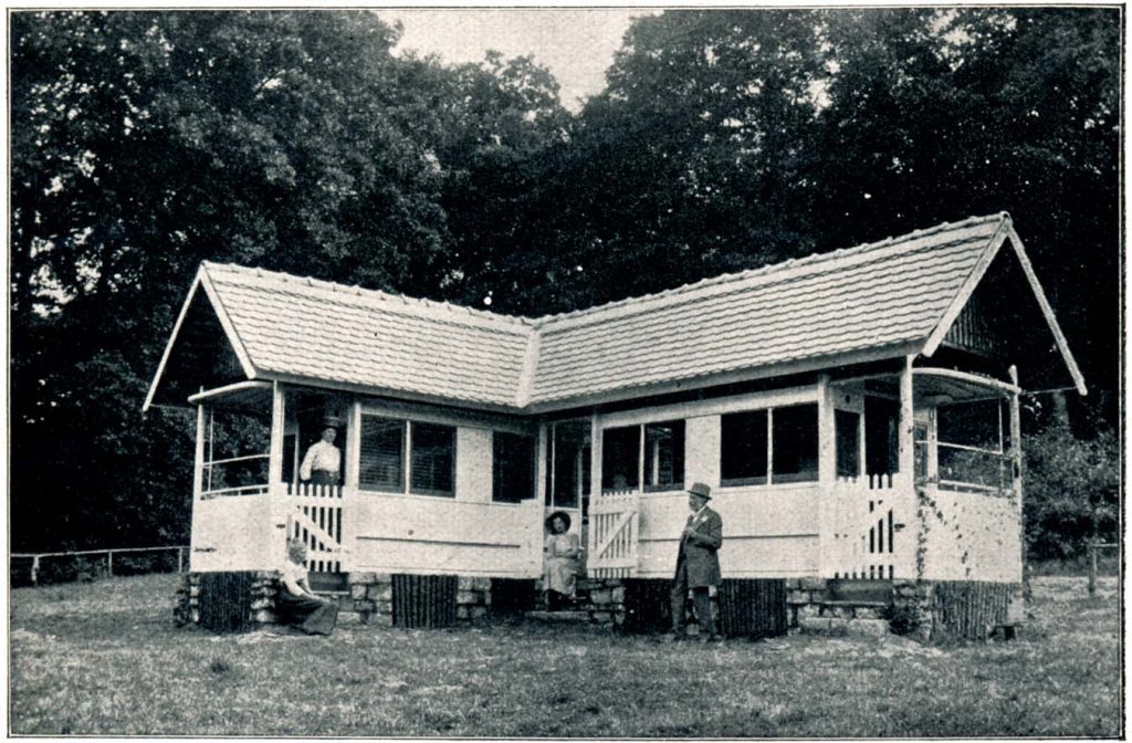 Sommerhaus aus Strassenbahnen Sommerhaus aus Strassenbahnen