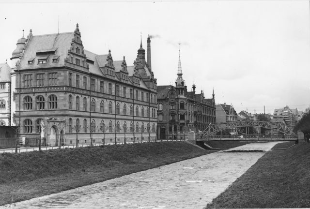 s1-5-10-35-r-reuchliin-gymnasium-hi-goethebruecke-foto-1910-metz_sm s1-5-10-35-r-reuchliin-gymnasium-hi-goethebruecke-foto-1910-metz_sm