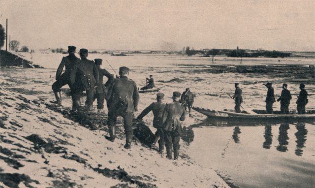 daheim-09_h22-s03_hochwasser_elbdeich-01_150dpi daheim-09_h22-s03_hochwasser_elbdeich-01_150dpi