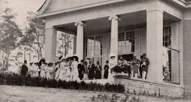 dah09_ii_s.3-35-kaiserfamilie-vor-kaiserpavillion