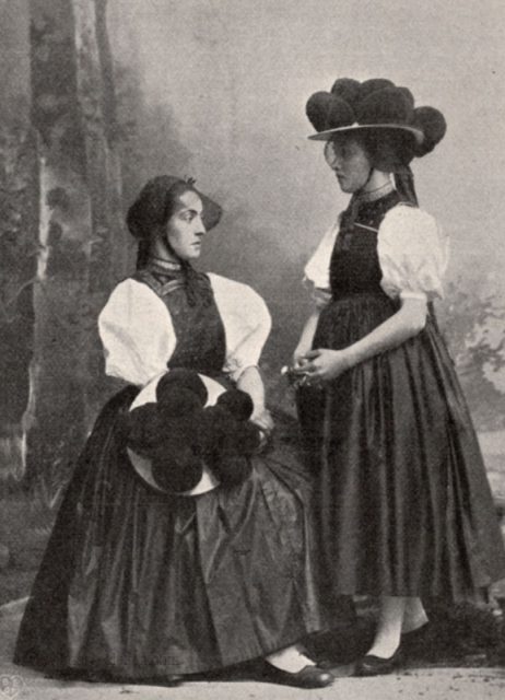 s.95-frauentracht-gutachthal Die Tracht aus dem Gutachtal gehört zu den heute bekanntesten Trachten des Schwarzwalds