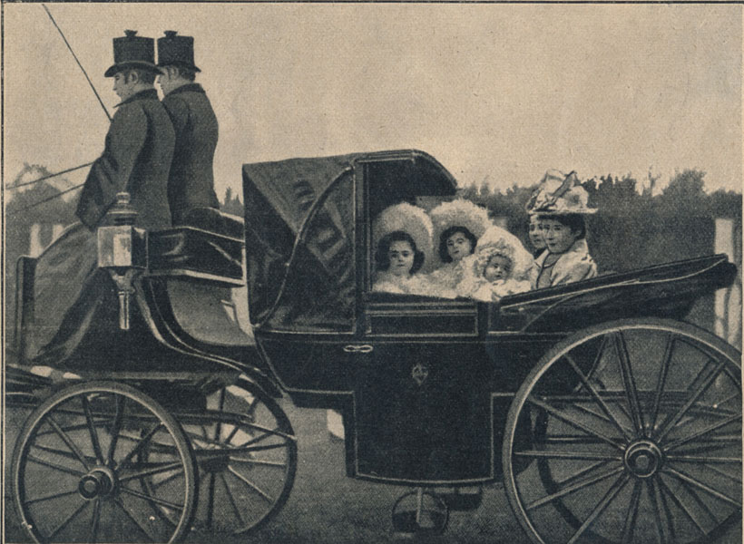 zarin-alexandra-mit-3kindern-kutsche-sz01_s.703