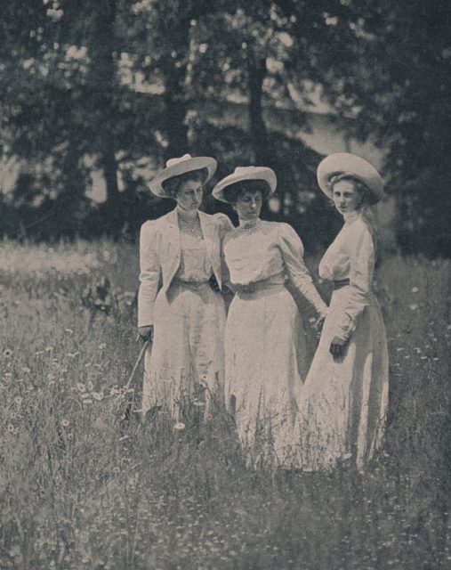 daheim09.s.3_50-weibl.-verwandte-kaiser daheim09.s.3_50-weibl.-verwandte-kaiser