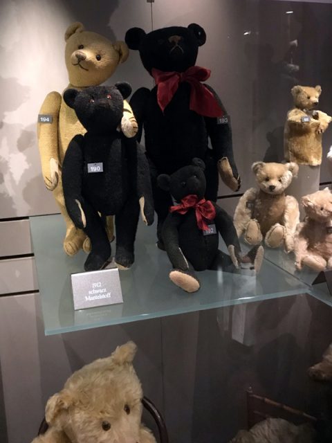 bar-schwarz-ausschnitt-