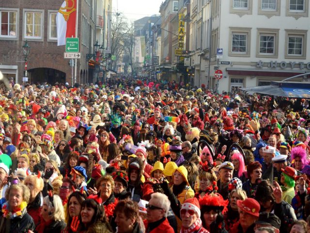 altweiber-rathausmarkt-1