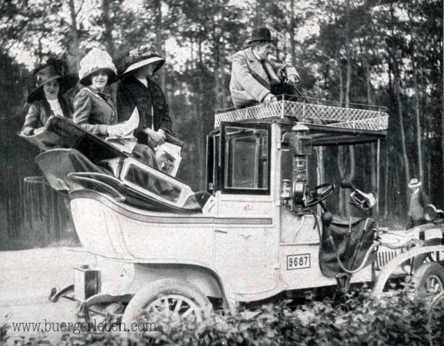 ulm-09-10_iii-s.512-zuschauerinnen-1 ulm-09-10_iii-s.512-zuschauerinnen-1