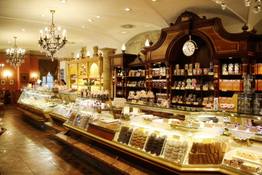 feyler_innenansicht_richtung_cafe