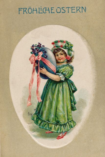 oster-pk-kind-halt-grosses-osterei-im-arm