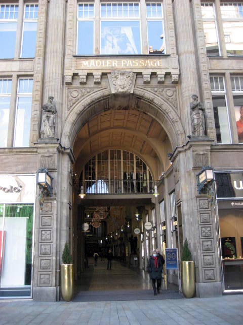 001-messehaus-madler-passage-eingang