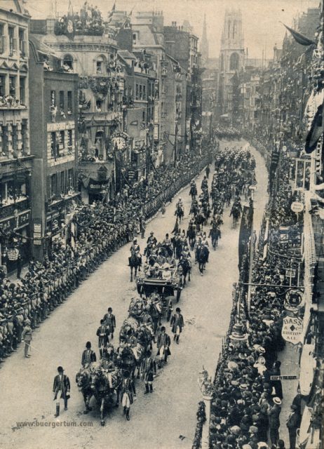 Umzug in der Fleetstreet am Tag nach der Krönung Umzug in der Fleetstreet am Tag nach der Krönung