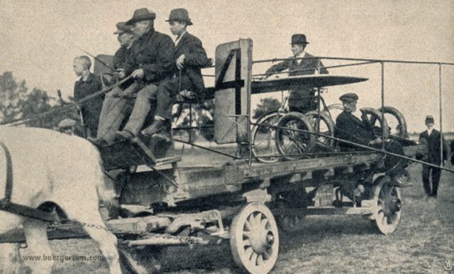 die-woche-11-band-1-s.994_transport-von-thelens-beschadigtem-apparat-kopie die-woche-11-band-1-s.994_transport-von-thelens-beschadigtem-apparat-kopie