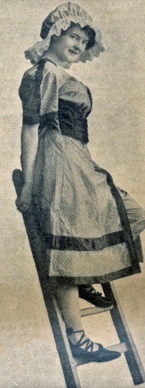 Hellblauer Satinanzug