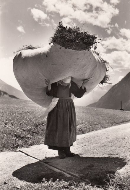 09_klosterfrau-heutragen-zams 09_klosterfrau-heutragen-zams