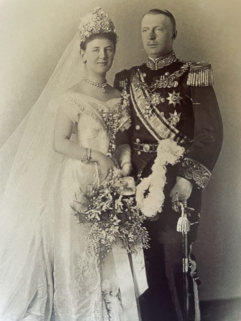 hochzeitsfoto-mit-ihrem-brauti-gam-heinrich-zu-mecklenburg hochzeitsfoto-mit-ihrem-brauti-gam-heinrich-zu-mecklenburg