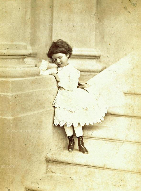 img-9.1_marie_valerie_kleinkind_treppe