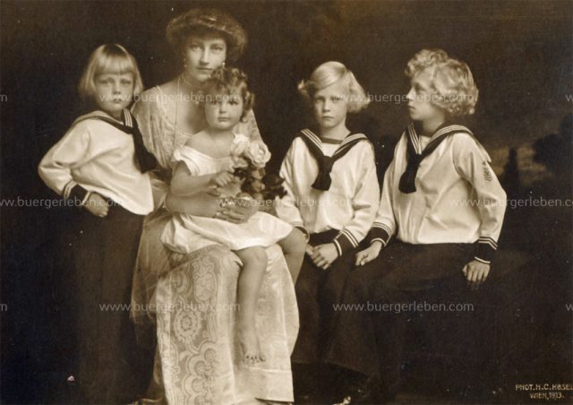 herzoginelisabethvonoesterreich_mitkindern herzoginelisabethvonoesterreich_mitkindern