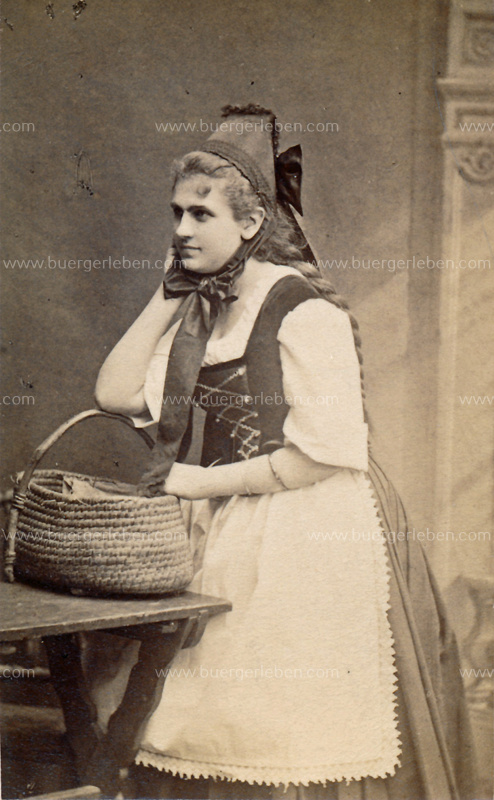 katharina-schratt-baeuerin-miteinkaufskorb katharina-schratt-baeuerin-miteinkaufskorb