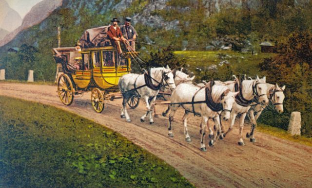 pk-kutsche-mit-2-reitern-und-5-pferden-in-der-natur