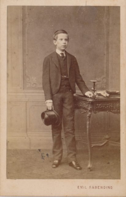 ph-rudolf-ganzportrait-emil.rabending-back