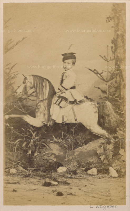 ph-rudolf-klein-schaukelpferd-l.angerer-back