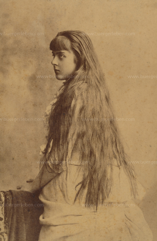 marie-vetschera_foto-von-der-seite-hinten marie-vetschera_foto-von-der-seite-hinten