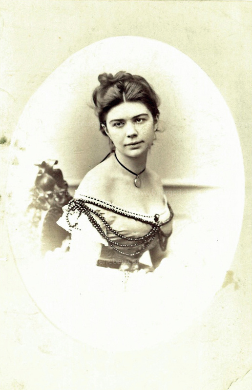 friseuse-portraet-oval